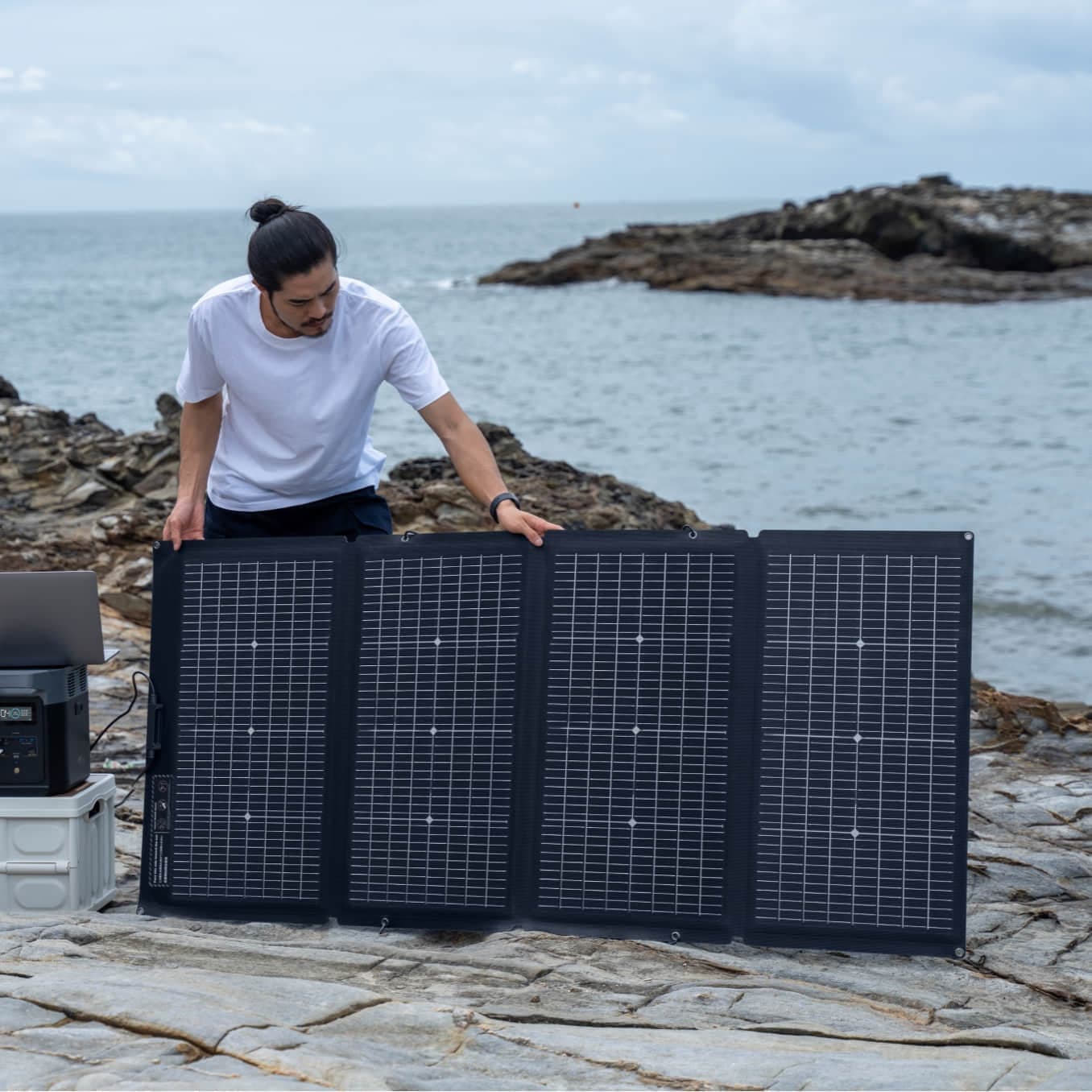Load image into Gallery viewer, EcoFlow US Solar Panels EcoFlow 220W Bifacial Portable Solar Panel (Refurbished)
